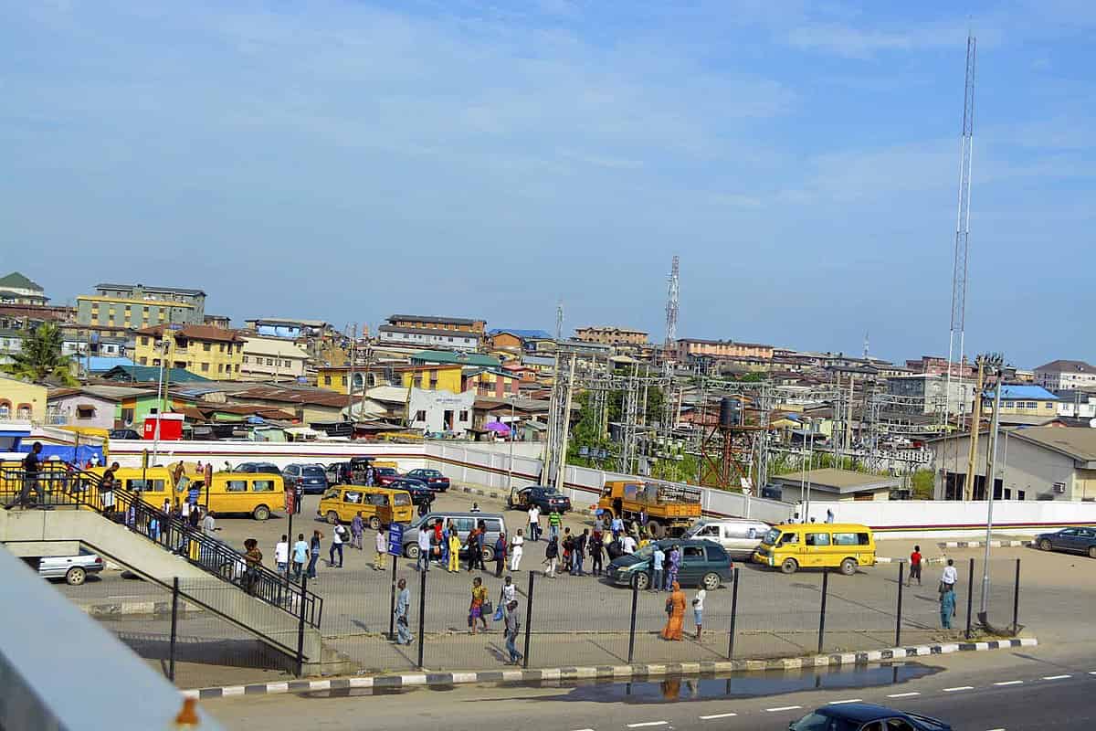 Iyana Oworo; Location, Area Guide, Leisure and Shopping, Apartments and Properties